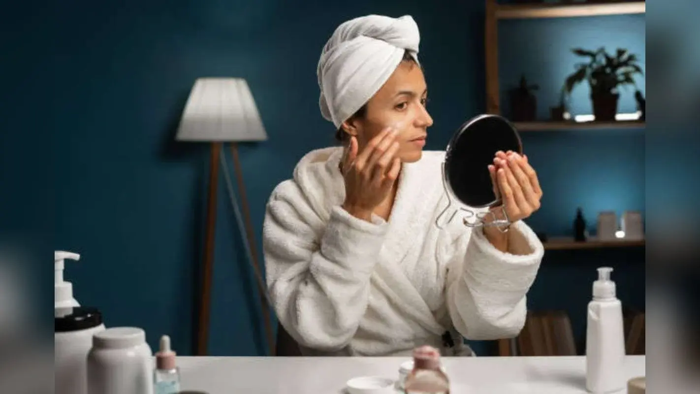 Skin Care Tips: विंटर में भी मिलेगा नेचुरल ग्लो, बस चेहरे पर इस तरह लगाना होगा कच्चा दूध
