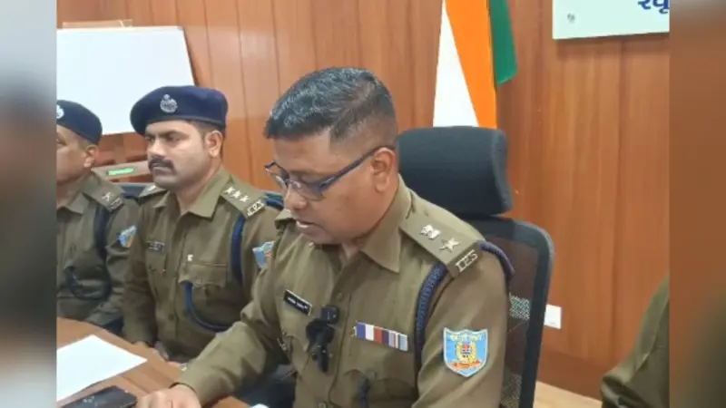 पड़हा राजा की हत्या से झारखंड में उबाल, खूंटी में शव के साथ सड़क जाम, 24 घंटे का अल्टीमेटम