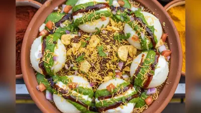 Rasgulla Chaat Recipe: स्वाद में मजेदार है खट्टा-मीठा रसगुल्ला चाट, बहुत आसान है रेसिपी