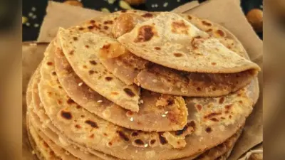 Til Poli Recipe: मकर संक्रांति को बनाएं मीठा और यादगार, घर पर तैयार करें नरम और स्वादिष्ट तिल पोली