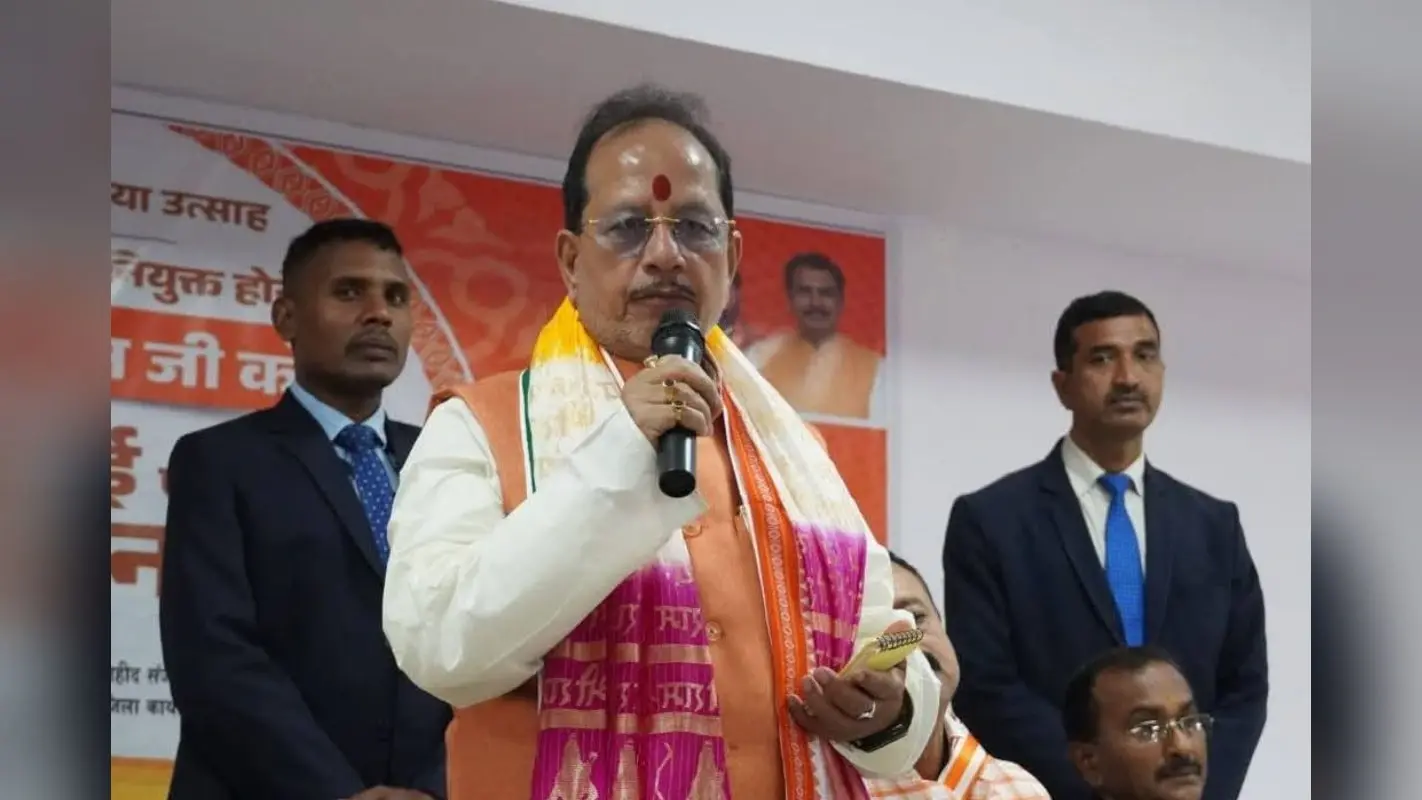 जमीन माफियाओं को विजय सिन्हा ने हड़काया, बोले- कफन बांधकर निकला हूं, गलत नहीं करने दूंगा