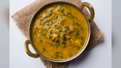 Daal Sagga Recipe in Hindi: अब साग देखकर मुंह नहीं बनाएंगे बच्चे, सुपर टेस्टी दाल सग्गा खाकर हो जाएंगे खुश