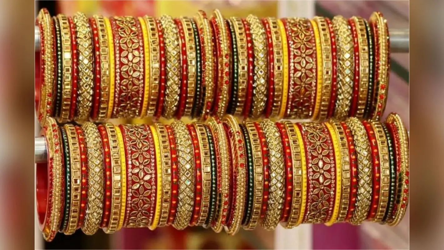 Yellow and Red Glass Bangles:हाथों की खूबसूरती में चार चांद लगा देंगी ये लाल-पीली कांच की चूड़ियां