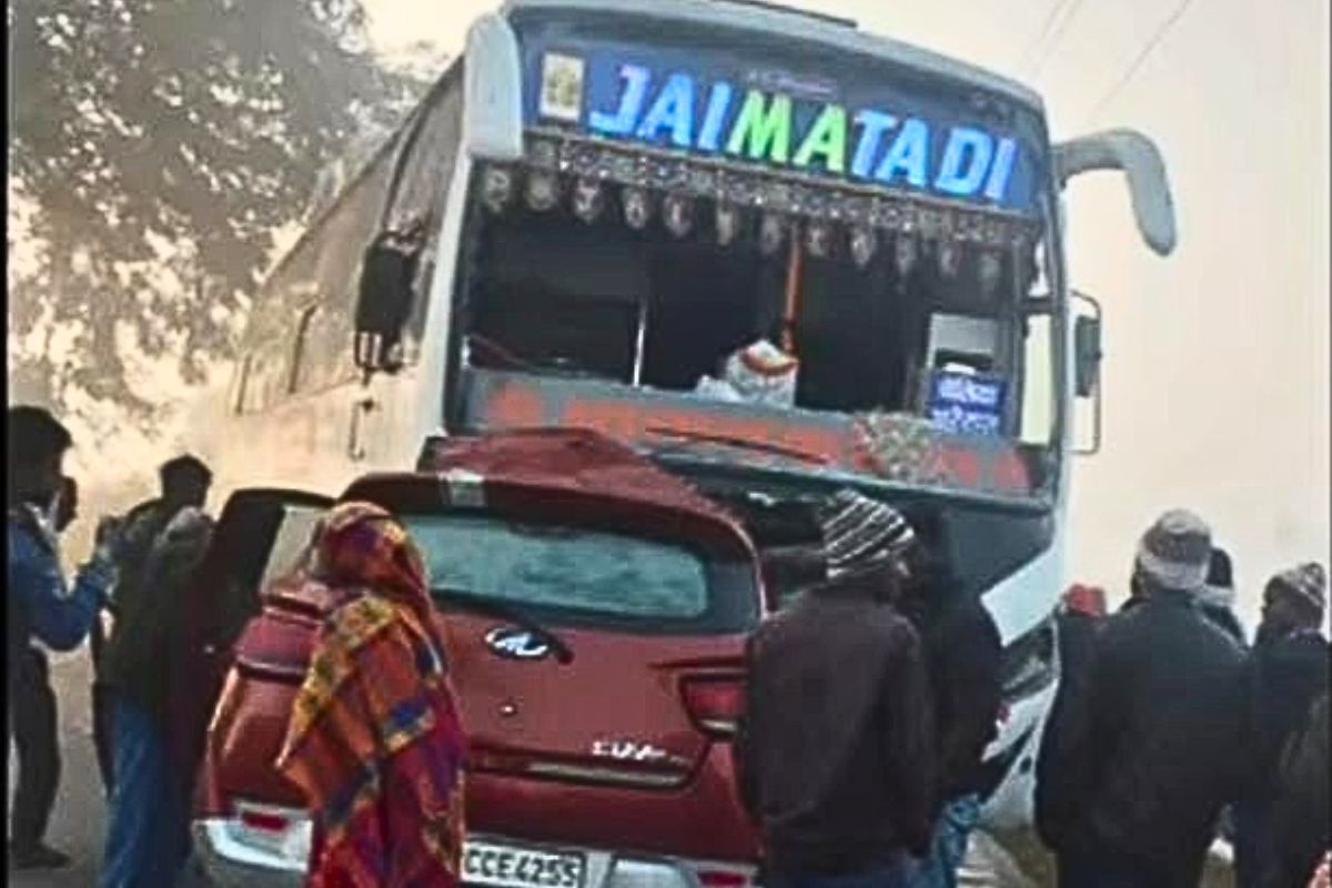 मुजफ्फरपुर में सुबह-सुबह बड़ा हादसा, कार पर चढ़ गई बस, 2 लोगों की दर्दनाक मौत