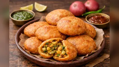 सबको पसंद आएगा ये टेस्टी नाश्ता, ट्राई करें आलू-प्याज की कचौड़ी