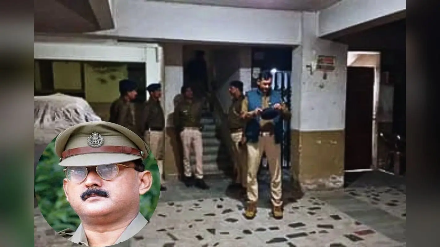 पटना NEET छात्रा केस: पूर्व IPS के घर पुलिस की रेड, अमिताभ दास को साथ ले गई पुलिस