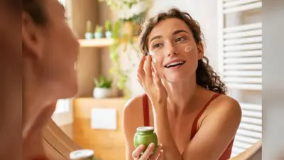 Beauty Tips: इंस्टेंट निखार के लिए आजमाएं ये घरेलू नुस्खे, चुटकियों में दूर होगी चेहरे की थकान