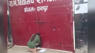 ‘प्लीज सर… प्लीज सर गेट खोल दीजिए ना सर’, सेंटर पर नहीं मिली एंट्री तो फूट-फूटकर रोई छात्रा