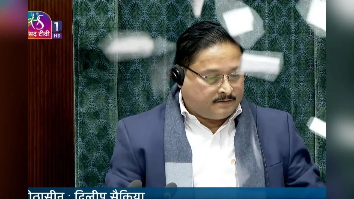 Budget Session: लोकसभा में भारी हंगामा, चेयर की तरफ कागज फेंकने वाले 8 विपक्षी सांसद पूरे सत्र के लिए सस्पेंड