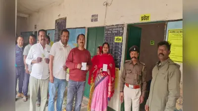 बुंडू में मतदाताओं का दिखा उत्साह, सुबह से ही वोट करने के लिए लगी कतार