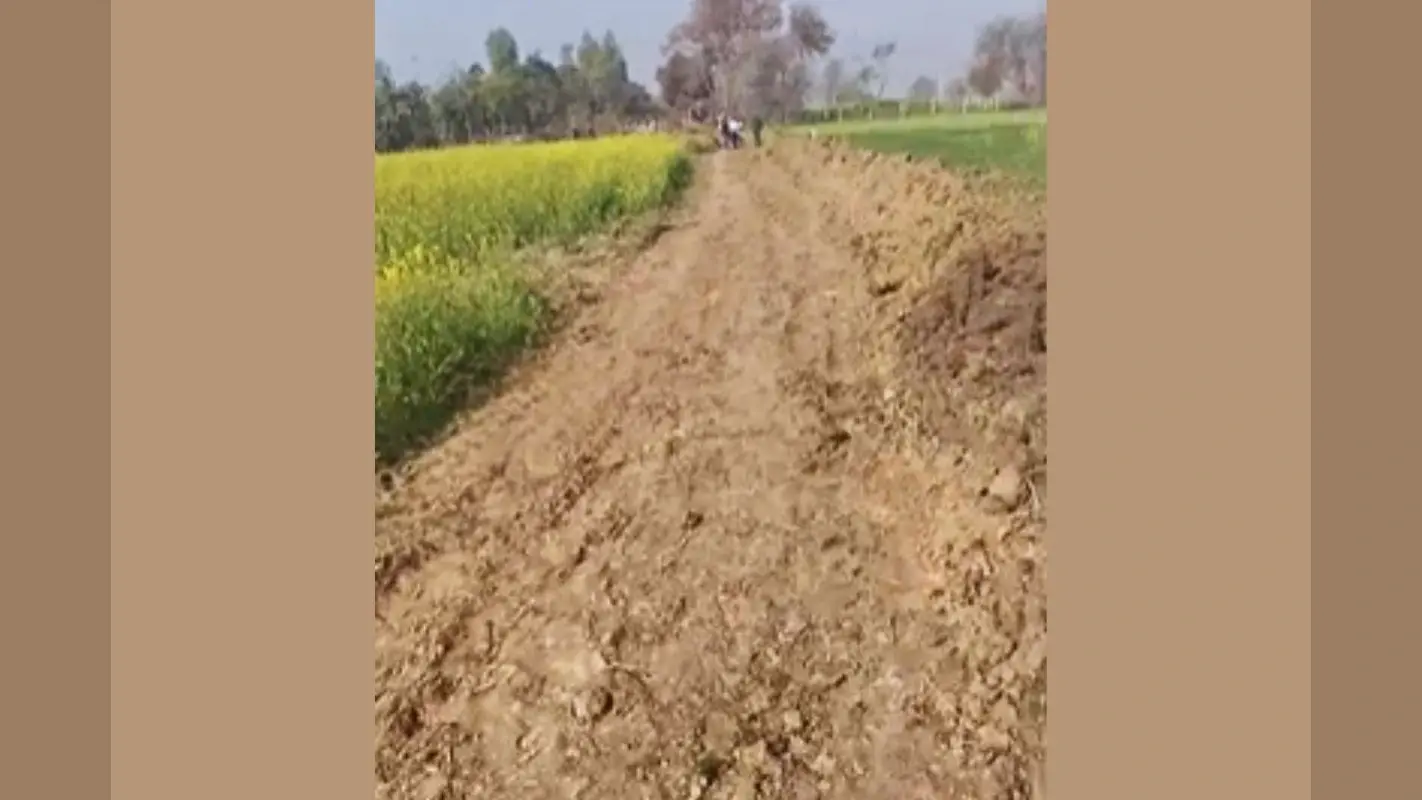 बिना NOC जमीन पर बना दी सड़क, बक्सर में किसान ने एसडीओ से लगाई न्याय की गुहार