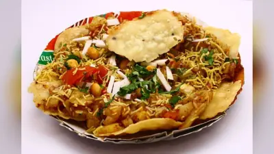 हल्की भूख को शांत करने का बढ़िया ऑप्शन है चना पापड़ी चाट