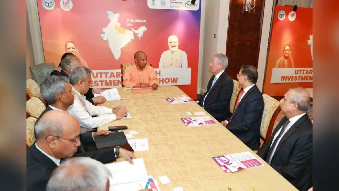 सीएम योगी का सिंगापुर दौरा : टेमासेक के चेयरमैन से मुलाकात, निवेश को लेकर अच्छी खबर