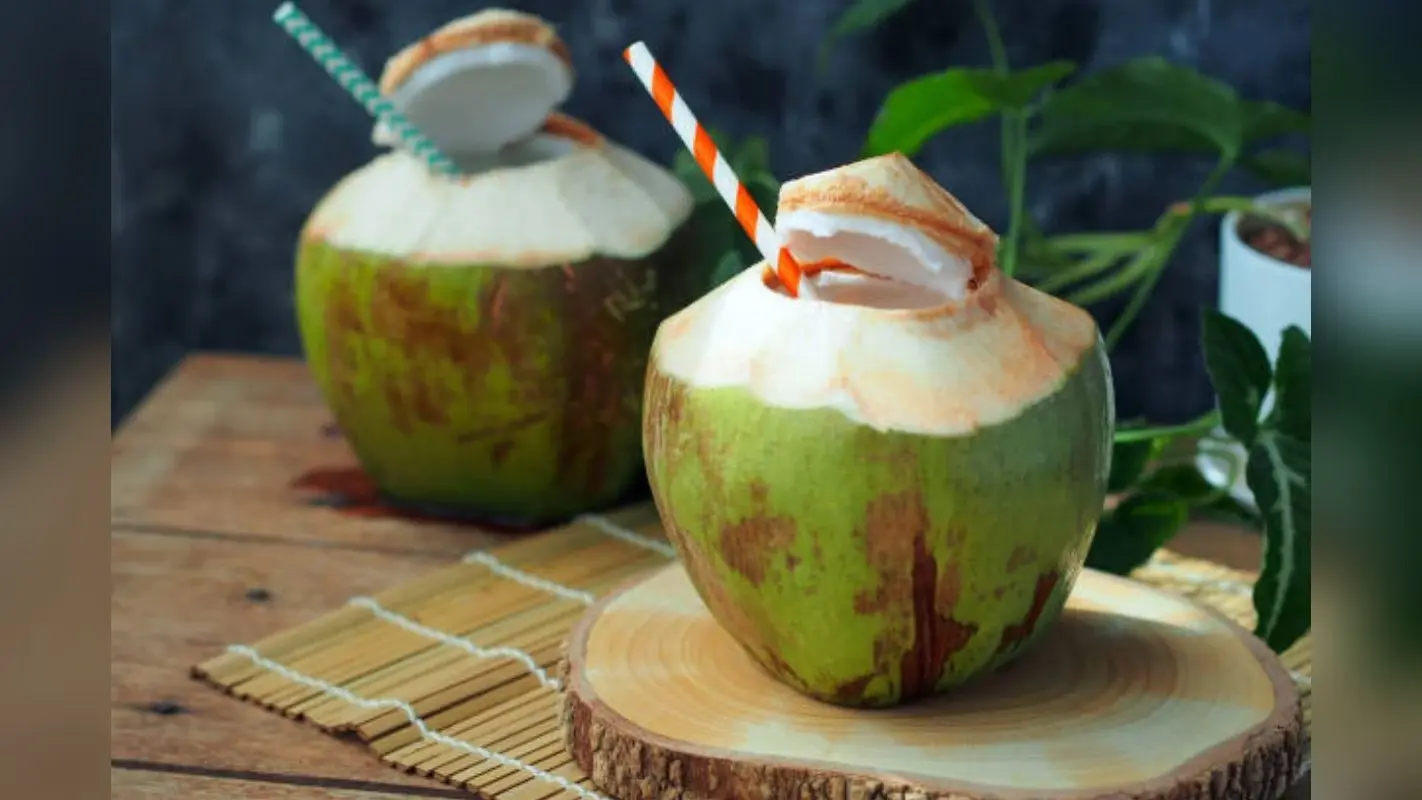 Coconut Water Benefits: रोजाना पिएं नारियल पानी, सेहत और त्वचा को मिलेंगे ये जबरदस्त फायदे