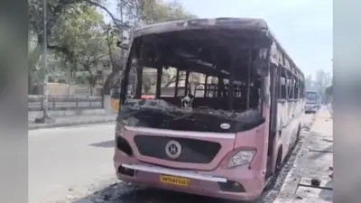 मच्छर वाली कॉइल ने बस को बनाया आग का गोला; सोते हुए कंडक्टर की जिंदा जलकर मौत