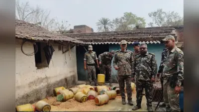 धनबाद शराब माफियाओं पर सर्जिकल स्ट्राइक: अवैध भट्टियां नष्ट, 1000 किलो जावा महुआ बरामद