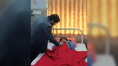 Dhanbad News: तबीयत बिगड़ने पर मां-बेटी को कुस्तौर अस्पताल में कराया भर्ती