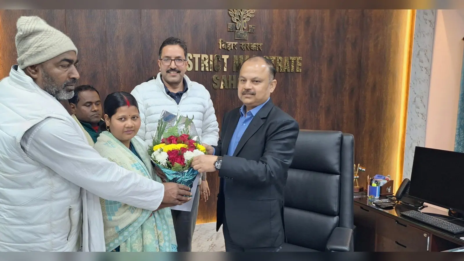 विद्यालय की समस्या को लेकर डीएम से मिला प्रतिनिधिमंडल