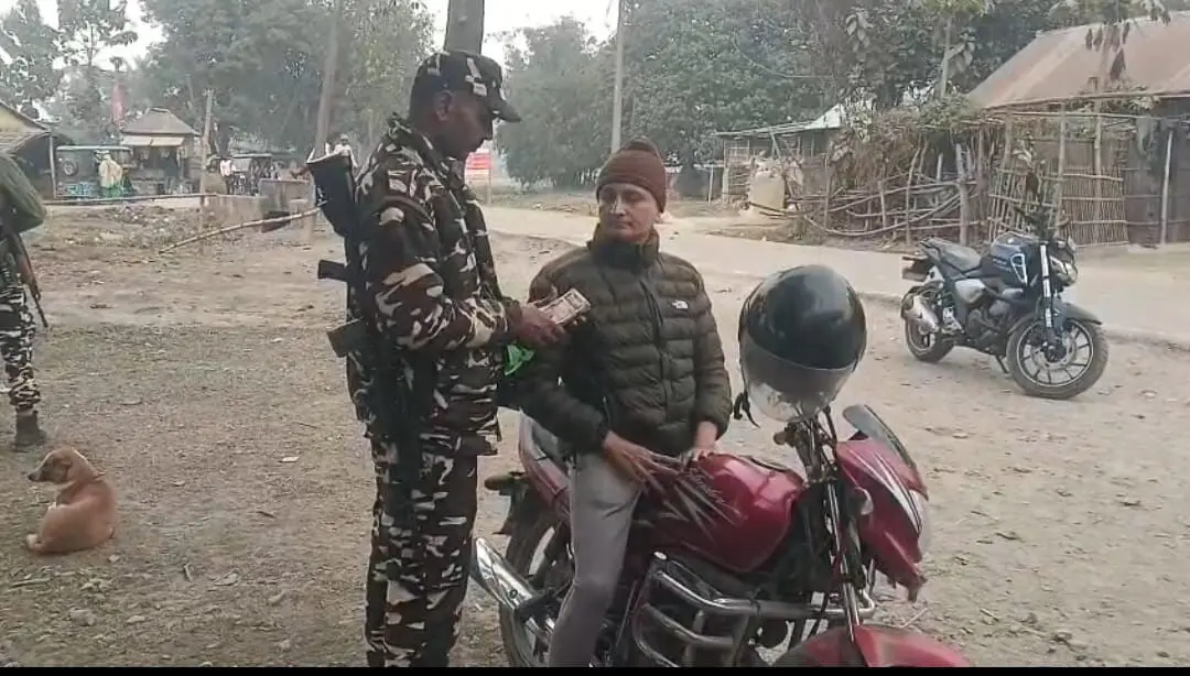 एक लाख भारतीय व छह हजार नेपाली रुपये के साथ एक गिरफ्तार