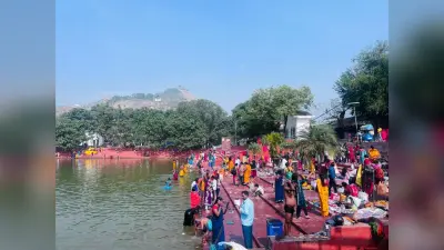 पापहारिणी सरोवर में श्रद्धालुओं ने लगायी पुण्य की डुबकी