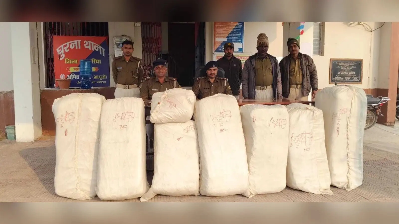 203 किलो गांजा जब्त, तस्कर फरार, मामला दर्ज