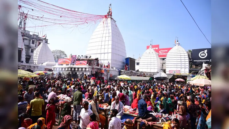 Deoghar News : माघी पूर्णिमा पर आस्था का सैलाब, 80 हजार से अधिक श्रद्धालुओं ने चढ़ाया जल