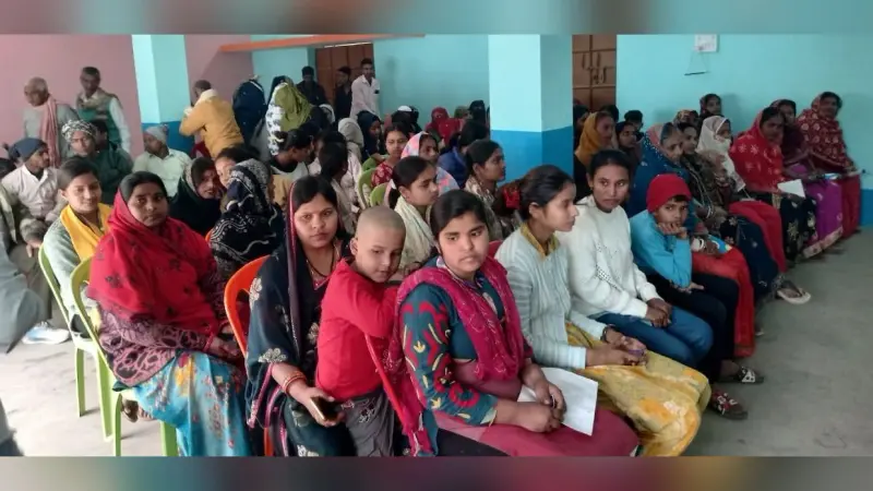 बोरना में कुंभकारों व महिलाओं को दिया जा रहा प्रशिक्षण