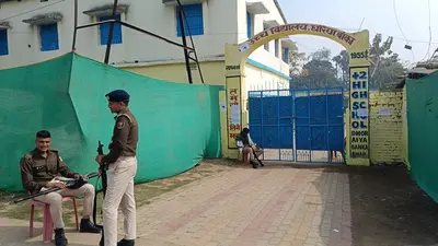 प्लस टू उच्च विद्यालय धोरैया में शांतिपूर्ण हो रही पहले दिन की इंटर परीक्षा