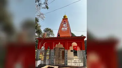 मंदिर के गुंबद पर पंचशूल स्थापित किया गया