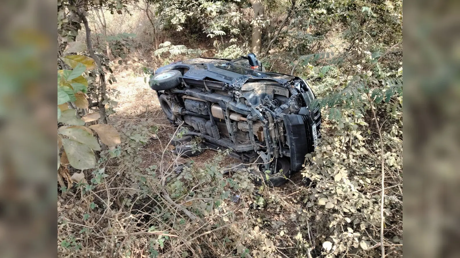देवीपुर: अनियंत्रित होकर स्कॉर्पियो गड्ढे में गिरी