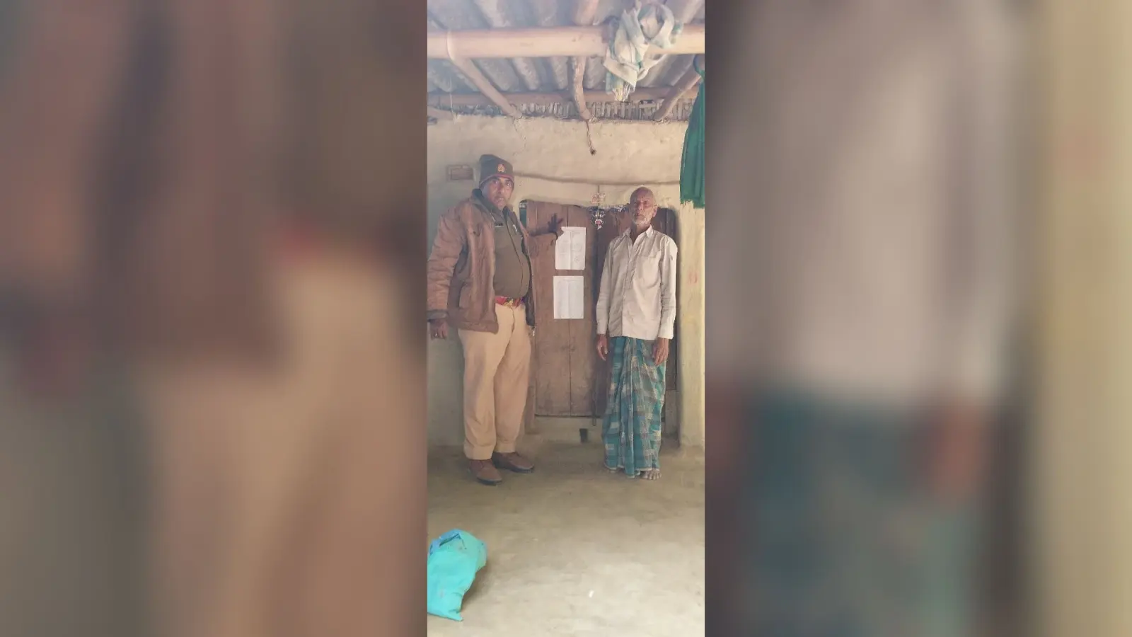 यूपी पुलिस ने फरार आरोपित के घर चिपकाया नोटिस