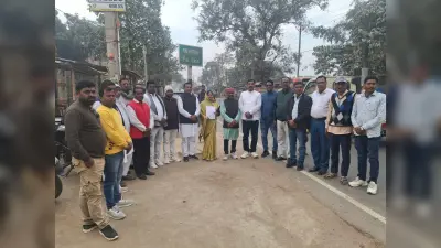 खेल मैदान को बचाने को लेकर एकजुट हुए जनप्रतिनिधी, डीएम को दिया आवेदन
