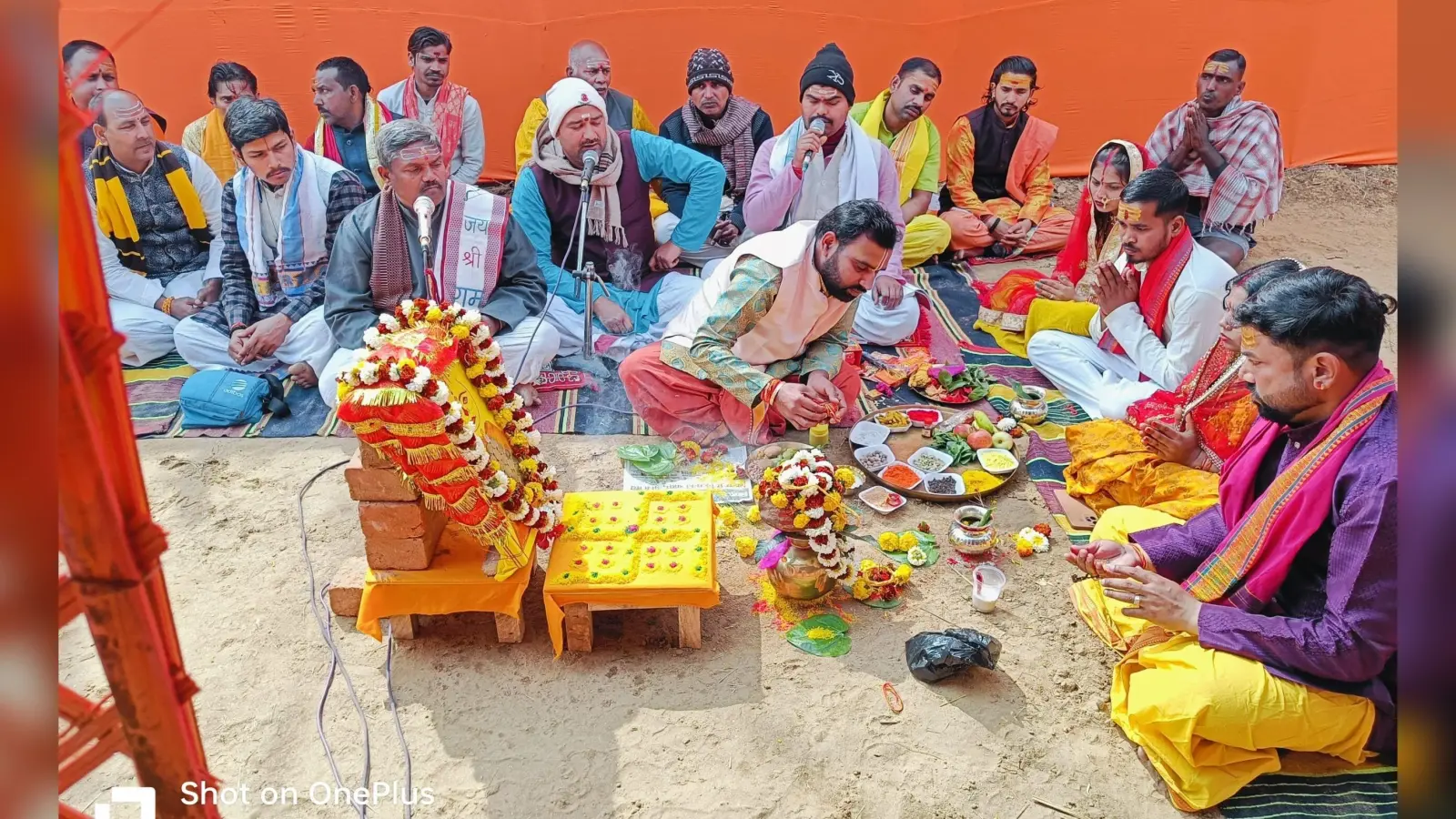 यज्ञ मंडप से गूंजे वैदिक मंत्र, भक्ति रस में डूबा क्षेत्र