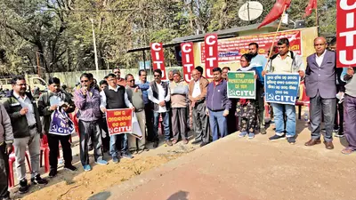 Rourkela News : आइजीएच के निजीकरण और घटती स्वास्थ्य सेवाओं के विरोध में सीटू का प्रदर्शन