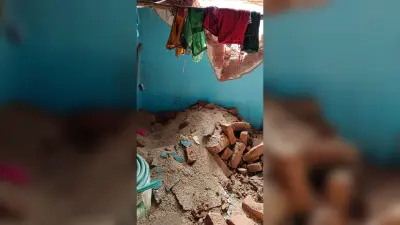 Chaibasa News : हाथी ने घर की दीवार तोड़ 20 क्विंटल धान खाया