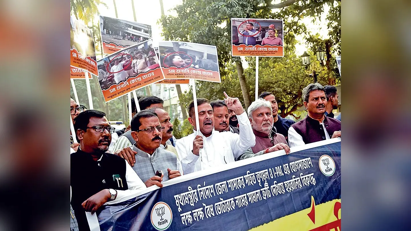आइ-पैक के निर्देश पर कई बीएलओ ने अपलोड की नामों की वर्तनी में गलतियां