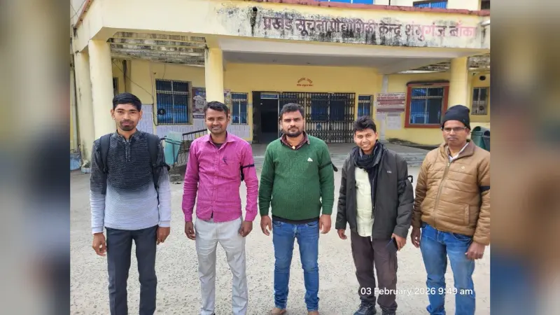 11 सूत्रीय मांगों को ले काला बिल्ला लगाकर कार्य कर रहे राजस्व कर्मचारी
