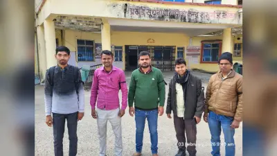 11 सूत्रीय मांगों को ले काला बिल्ला लगाकर कार्य कर रहे राजस्व कर्मचारी