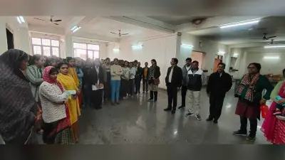 इंजीनियरिंग कॉलेज के हॉस्टल में मिले छात्रा के शव को ले परिजनों ने कॉलेज प्रबंधन व पुलिस पर लगाया सूचना नहीं देने का आरोप