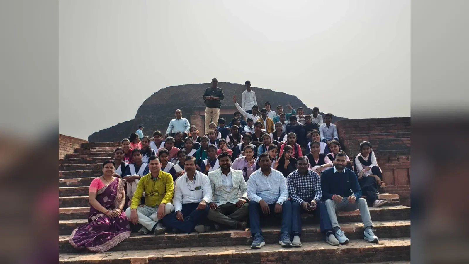 उवि गुलनी कुशाहा के छात्र-छात्राओं ने विक्रमशिला का किया शैक्षणिक परिभ्रमण
