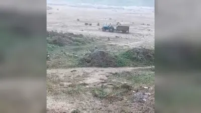 चांदन नदी के प्रतिबंधित घाटों से बदस्तूर जारी है बालू खनन, दो मौतों के बाद भी प्रशासन मौन