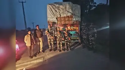 भारत-नेपाल सीमा पर एसएसबी व पुलिस ने ट्रक के साथ 11 टन केला पकड़ा