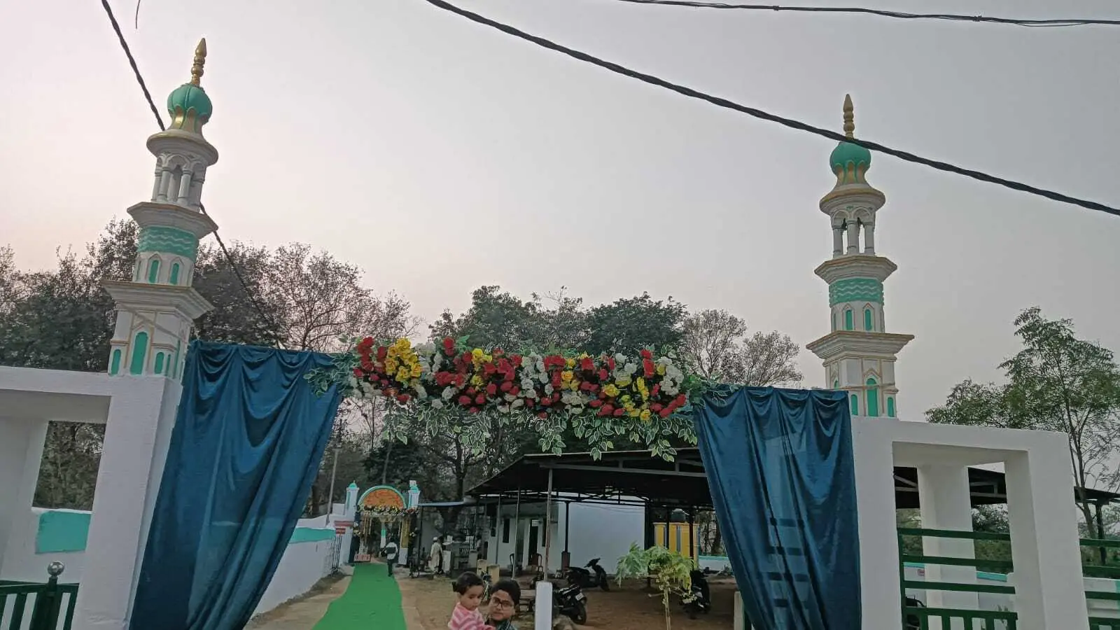 Chaibasa News : मस्जिदों में रातभर इबादत, दुआ में मांगी मगफिरत