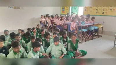 East Singhbhum News : 78 बच्चों का भविष्य था दांव पर, सूचना देने पर रात में ही स्कूल को मिले”गुरुजी”