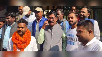 बुंडू ::: कांग्रेस समर्थित शंकर मुंडा व झामुमो के विजय बडाईक ने भरा परचा
