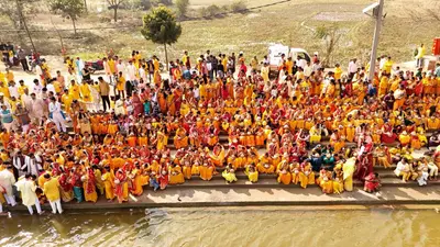 विग्रहों की प्राण-प्रतिष्ठा अनुष्ठान को ले निकाली गयी शोभायात्रा
