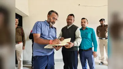 Giridih News :डीसी ने किया इवीएम वीवीपैट वेयरहाउस का मासिक निरीक्षण