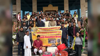 सीयूएसबी के छात्रों ने जरुरतमंदों में बांटे कपड़े