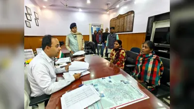 डीएम ने 100 लोगों की सुनीं समस्याएं