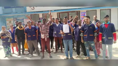 अस्पताल प्रबंधक पर दुर्व्यवहार का आरोप लगा सफाईकर्मियों ने किया प्रदर्शन